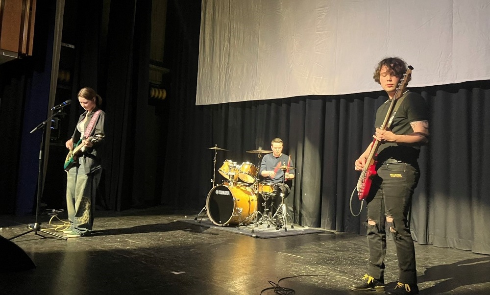 Den künstlerischen Abschluss der Veranstaltung bildete der bejubelte Auftritt der Band „Cymbidium Black“.