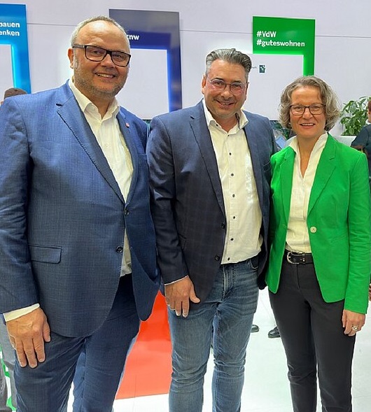 Foto: Stefan Deimann mit NRW-Bauministerin Ina Scharrenbach und Bürgermeister Dr. Alexander Berger 