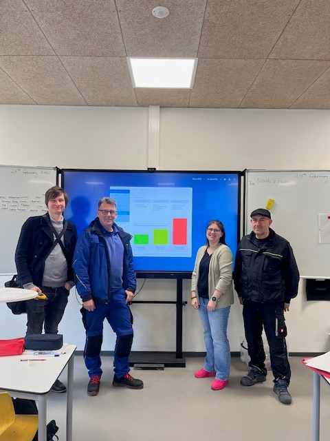 An der TMG: Sergej Menke, Thomas Kaller, Linda Sauer, TMG-Hausmeister Aziz Tunc