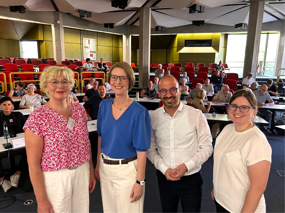 Foto: Klaudia Froede, Anja Floetenmeyer-Woltmann, Matthias Harman und Linda Sauer (Stabsstelle Klimaschutz) warben für einen  unvoreingenommenen Blick auf die Wärmepumpentechnologie