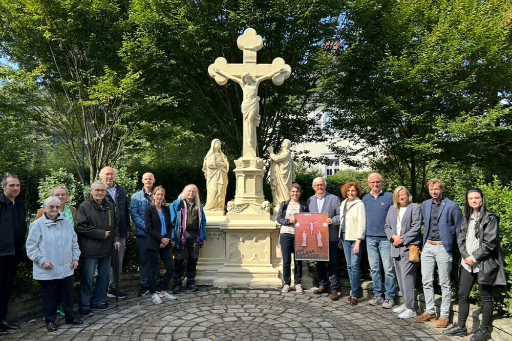 Ahlener Kreuzigungsgruppe zurück am historischen Standort