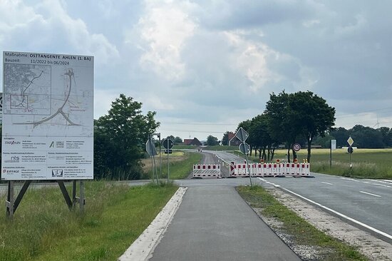 Foto: Blick über die Guissener Straße mit Absperrung