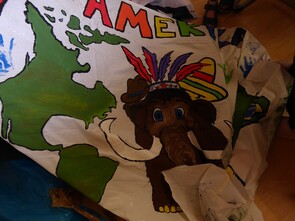 Foto: Flagge liegt auf einem Tisch