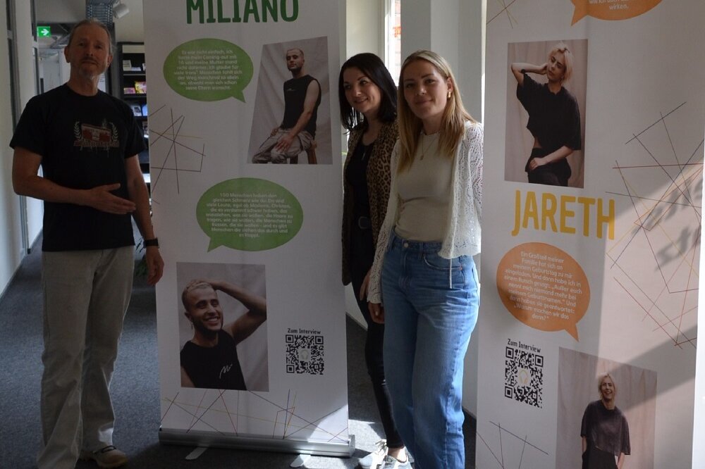 Ausstellung „Feldwege zum Coming-out“ in der Schuhfabrik
