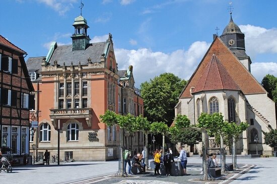 Foto: Namhafte Unternehmen aus Metallverarbeitung, Sanitär, Maschinenbau sowie Health & Beauty, rund 450 Handwerksbetriebe und zahlreiche erfolgreiche mittelständische Unternehmen machen Ahlen zu einem leistungsfähigen und zukunftsorientierten Wirtschaftsstandort.