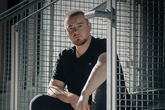 Foto: r Simon Lang ist unter dem Künstlernamen SlySer in der deutschsprachigen  Hip-Hop Szene aktiv (Foto: Daniel Wilmsen)