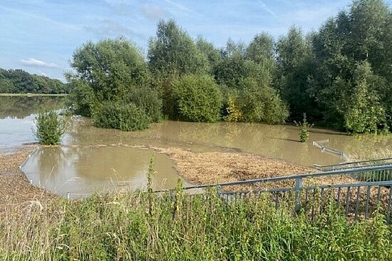 Foto: Erhebliche Mengen Wasser konnten an der Alten Beckumer zurückgehalten werden