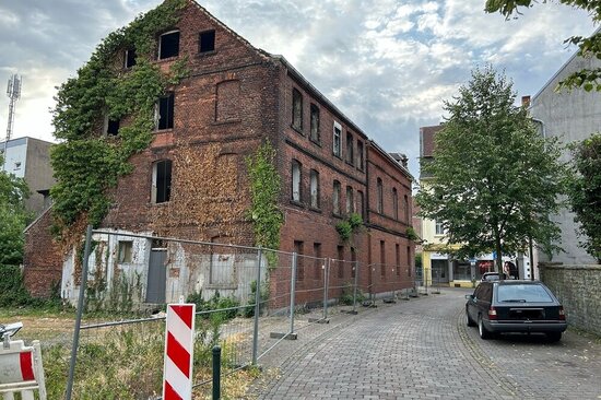 Foto: baufälliges Haus SIB auf der Klostergasse