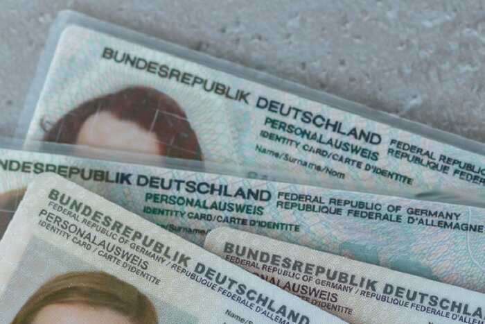 Ausweise und Reisedokumente frühzeitig prüfen