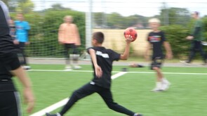Foto: Spieler beim Völkerball in Aktion