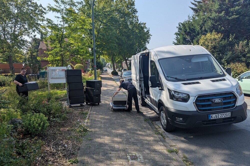 Heimischer Caritasverband mit neuem E-Transporter