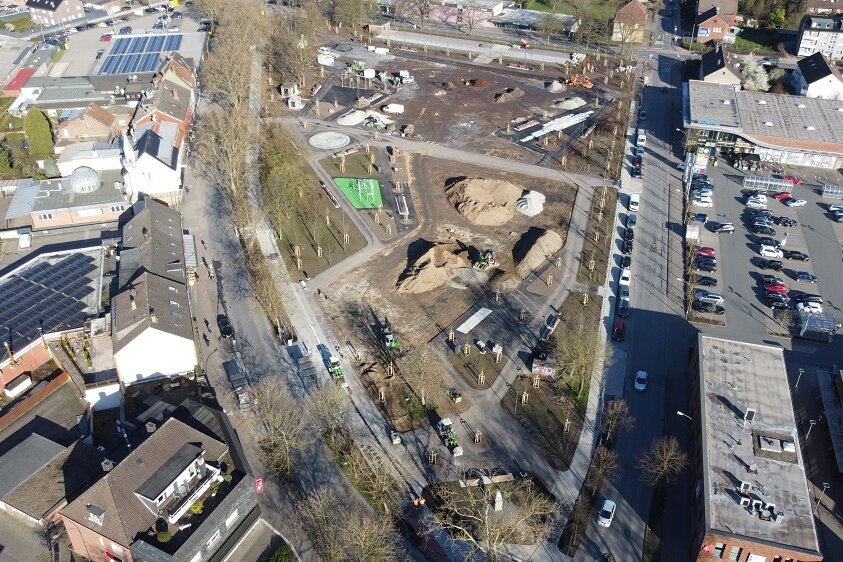 Neuer Dr.-Paul-Rosenbaum-Platz kurz vor Eröffnung
